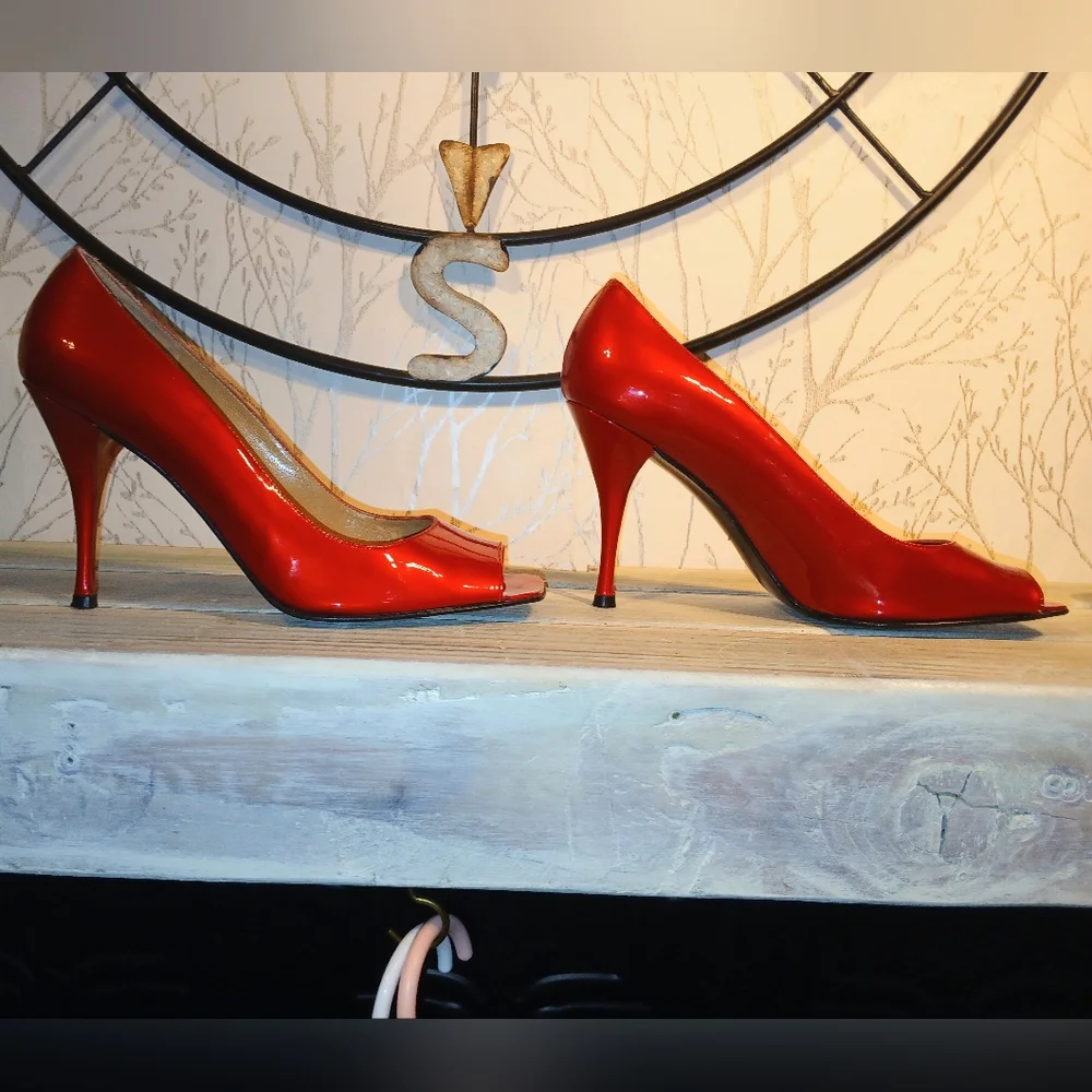 Vintage Y2K Stuart Weitzman Red Patent Leather High Heels.